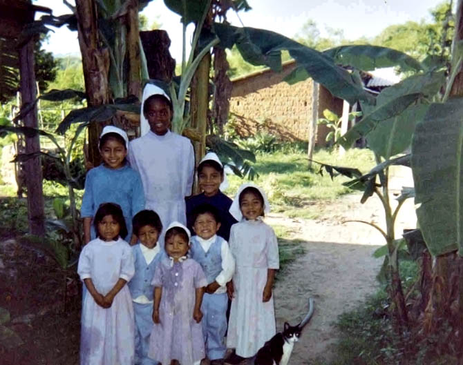 Foto de una familia que radica en Bolivia