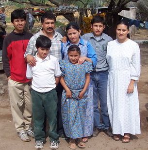 Foto de una familia que radica en México